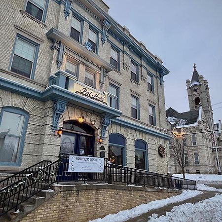 The Port Hotel Port Washington Exterior photo